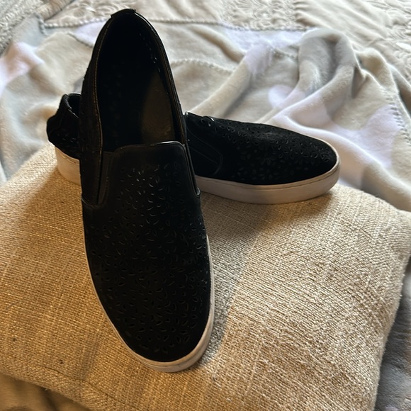 VIONIC women’s slip on sneakers suede black size 9 - Picture 2 of 10